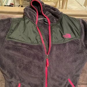 Girls like new North Face hoodie. Size XL 18.